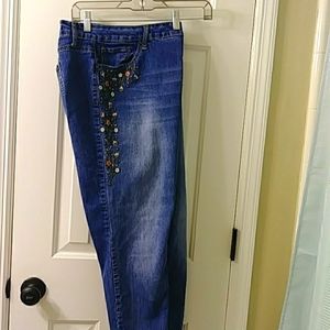 New Directions Curvy Jeans with Embrodiery. Size 18W Short.